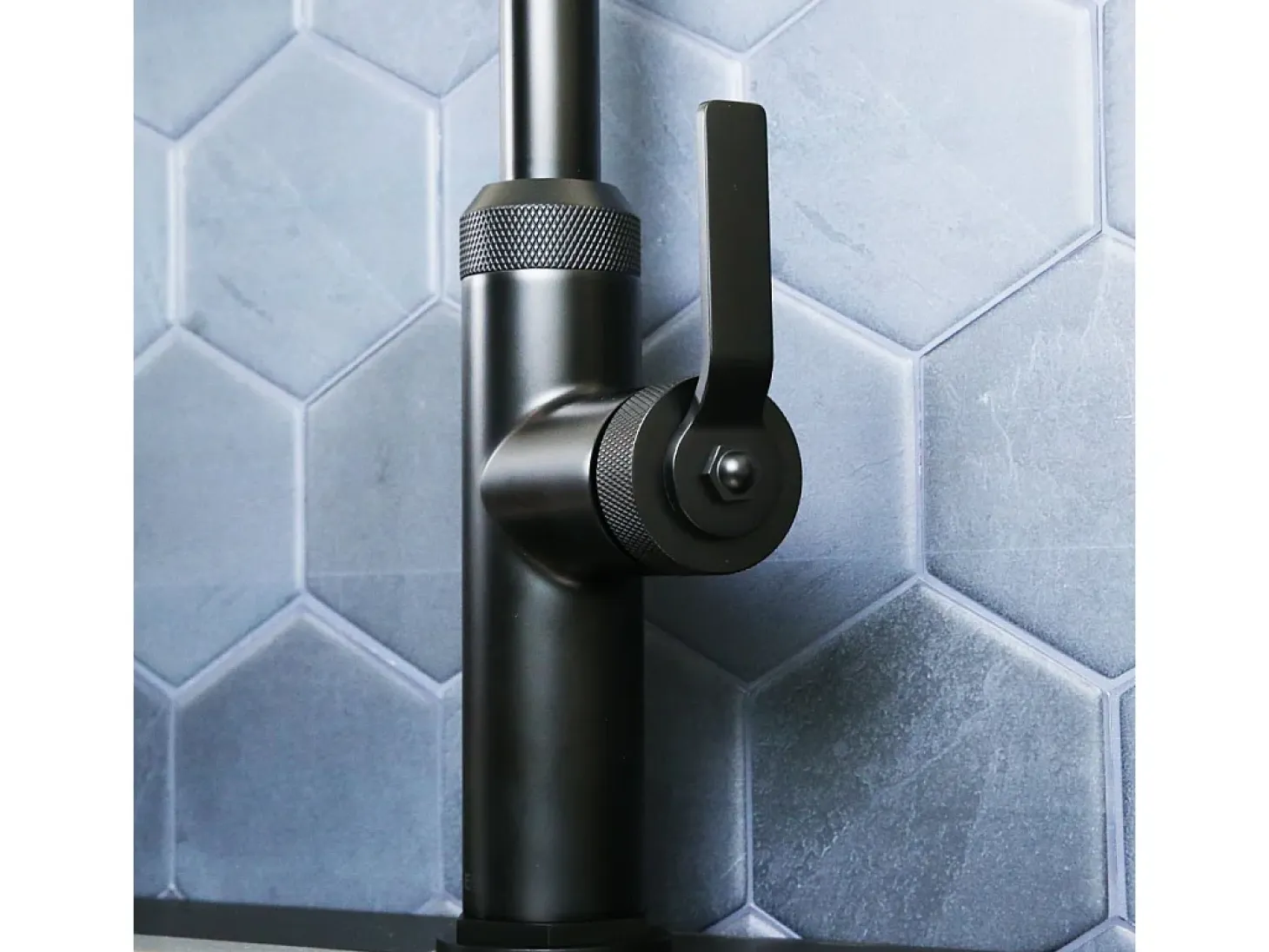 Mezclador de fregadero Architek negro mate Essebagno