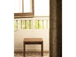Pack mesa de comedor de 120x75cm y 4 taburetes de 50x45cm rectangulares de madera de abeto maciza Decowood en tono nogal - TELVA - DECOWOOD