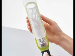 Rallador de cítricos verde Joseph Joseph Handi-Zest, diseño compacto y ergonómico para rallar cítricos con facilidad y precisión