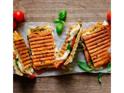 Sandwichera Comelec SA1205 700W placas grill especial sándwiches y paninis blanco