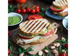 Sandwichera Comelec SA1205 700W placas grill especial sándwiches y paninis blanco