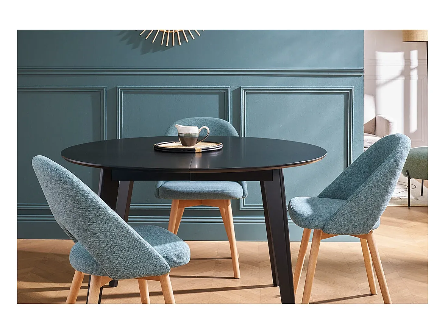 Set de 2 sillas nórdicas de tela verde grisáceo y madera clara COSETTE