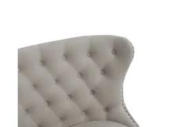 Silla beige - Silla con acabado remachado y patas de madera maciza - terciopelo