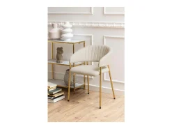 Silla de comedor Ann con reposabrazos beige.