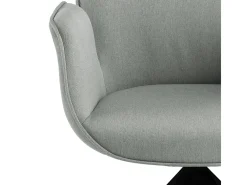 Silla de comedor Aura patas negras, con reposabrazos y retorno giratorio gris claro.