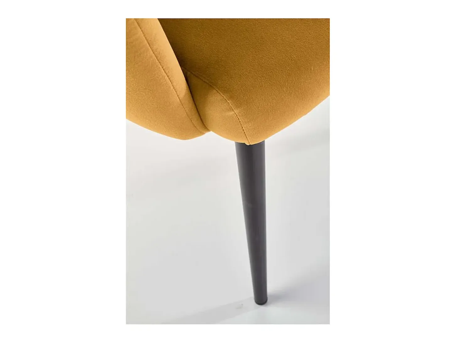 Silla de comedor de diseño en terciopelo amarillo Amboise