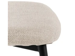 Silla de comedor Ilsa con reposabrazos beige.
