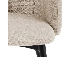 Silla de comedor Ilsa con reposabrazos beige.