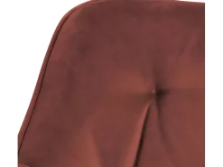 Silla de comedor usada con reposabrazos rojos.