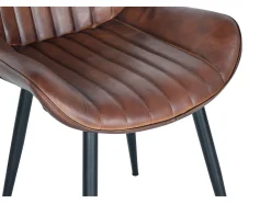 Silla de cuero marrón con patas de metal