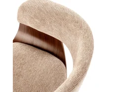 Silla de diseño Moonrise de tela beige con base chapada en nogal
