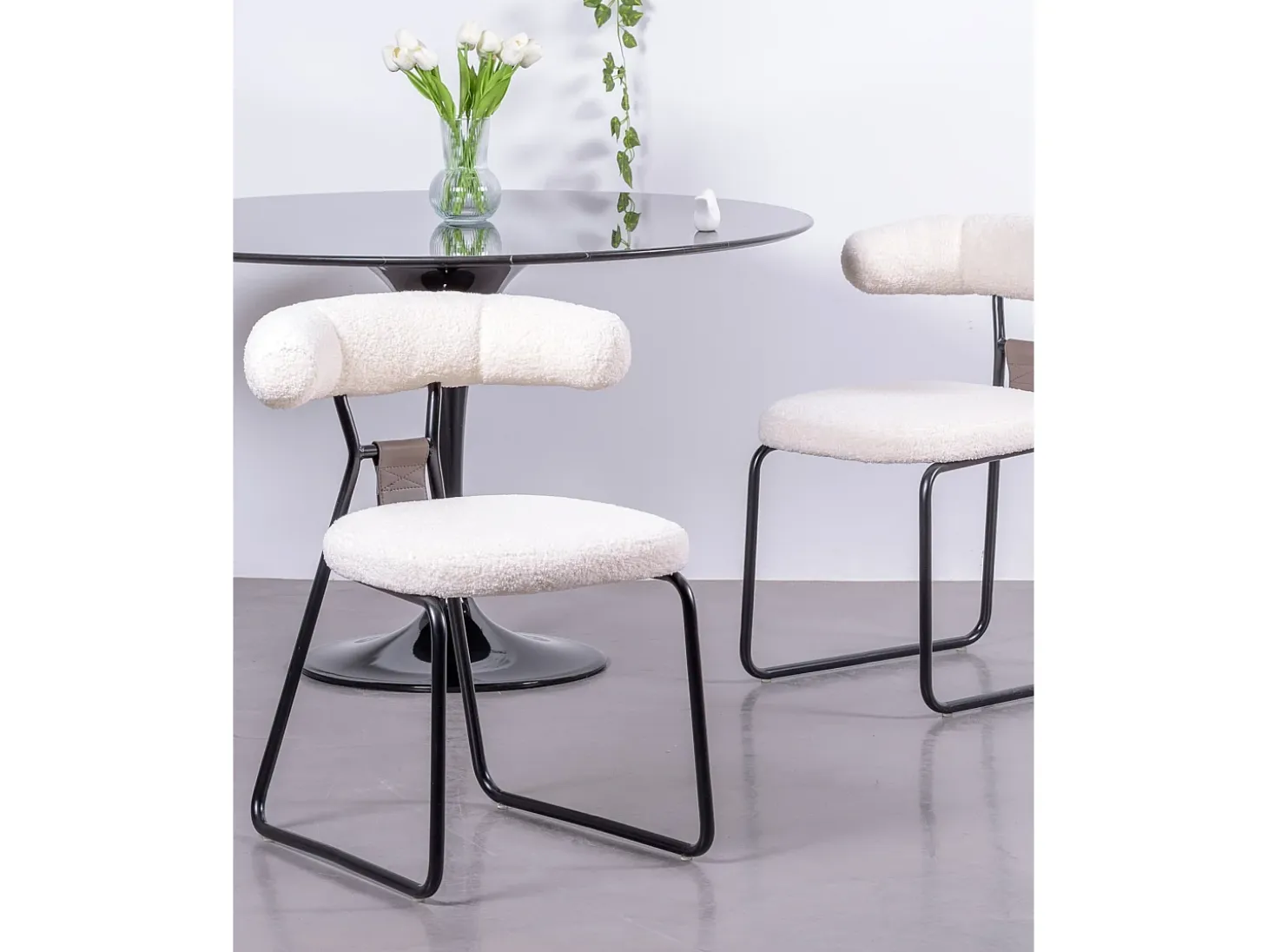 Silla de diseño tapizada en bouclé y patas de acerlo lacado - Oxford - Blanco