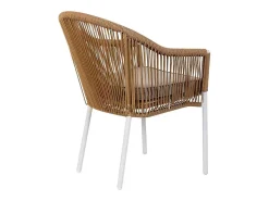 Silla de ratán beige para el hogar