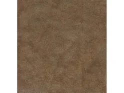 Silla Kuiza de madera maciza marrón y asiento de piel.