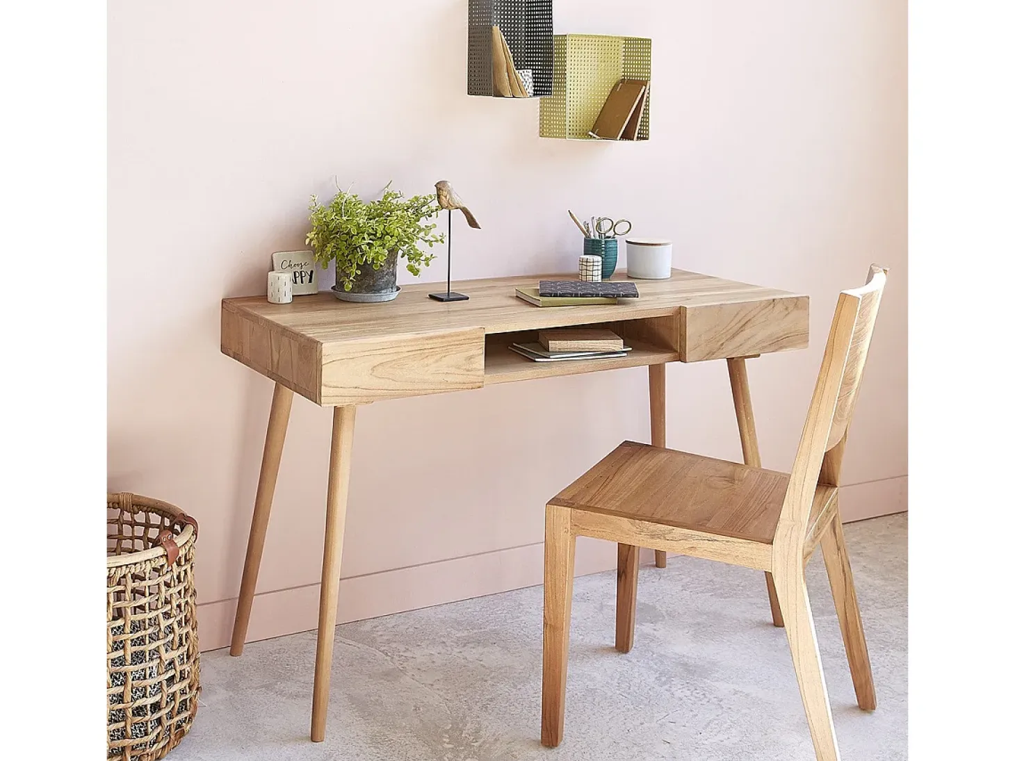 Silla moderna de madera de teca maciza