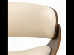 Silla Polo beige de cuero sintético y madera chapada en nogal