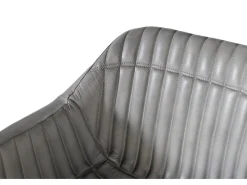 Silla tapizada en piel de color gris acolchada con respaldo inclinado