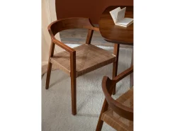 Sillón de roble SUKA: elegancia natural y encanto artesanal-Color Marrón