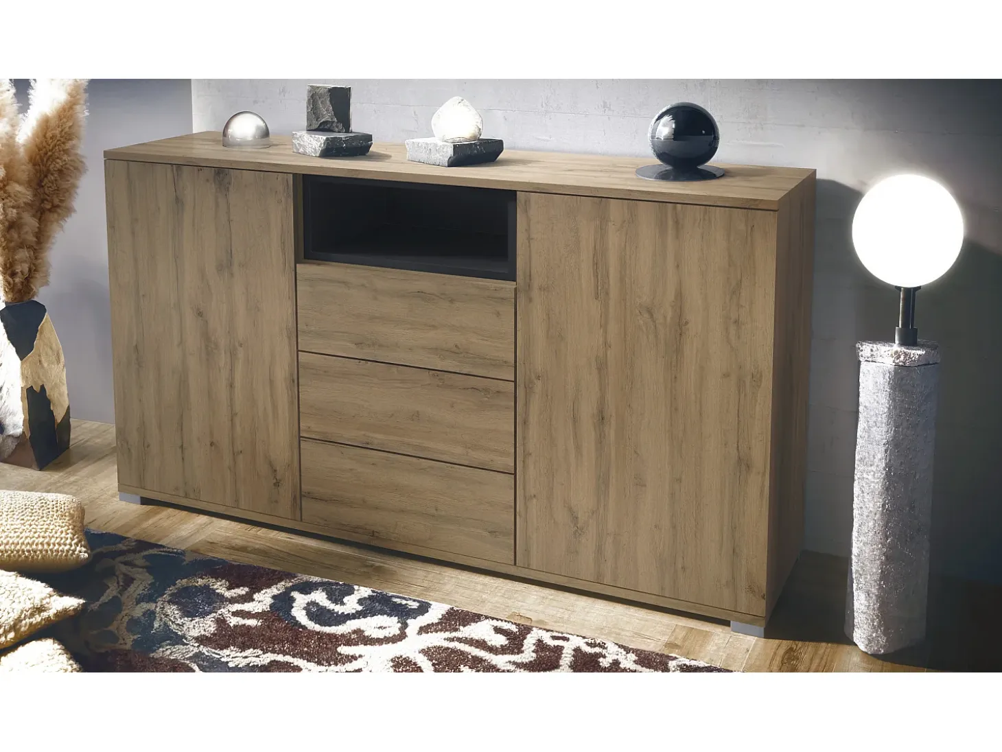 Skadu V2 Cajonera, Cómoda con 2 Puertas, 3 Cajones y 1 Compartimento abierto, Roble Evoke/negro mate (138,5 x 75,5 x 35 cm)