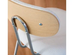 Taburete de bar con tejido repelente al agua y patas de metal cromado,
