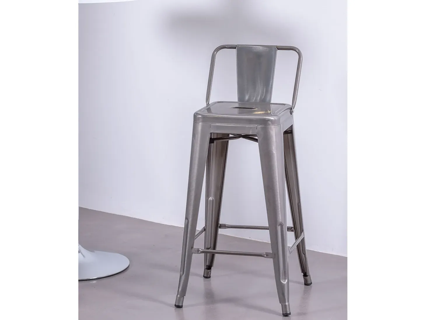 Taburete industrial metálico con respaldo bajo (66cm) - Bistro - Metálico