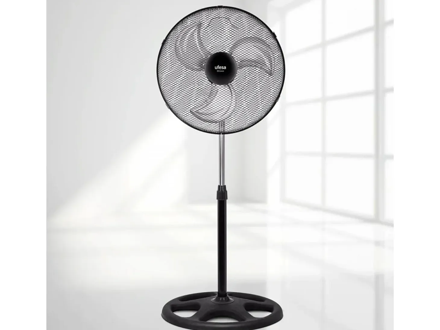 Ventilador de pie Ufesa Ottawa 70W 3 aspas negro Ø45 cm